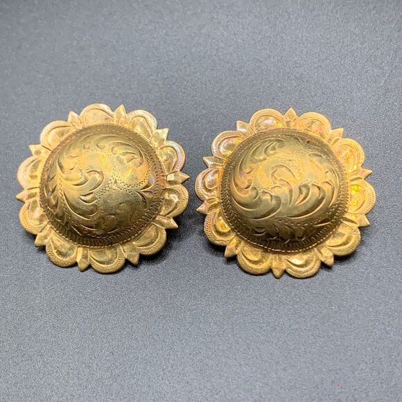 Vintage brass engraved circle pierced earrings - Picture 4 of 10